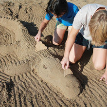 Load image into Gallery viewer, KIKKERLAND Huckleberry Sand Tools