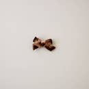 Load image into Gallery viewer, ACRE Petite Velvet Bow- Clip