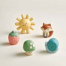 Load image into Gallery viewer, Itzy Bitzy Puppets™ - Bath + Storytelling Toys
