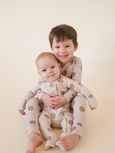 Load image into Gallery viewer, BUG + BEAN Bamboo 2-Way Convertible Zip Romper
